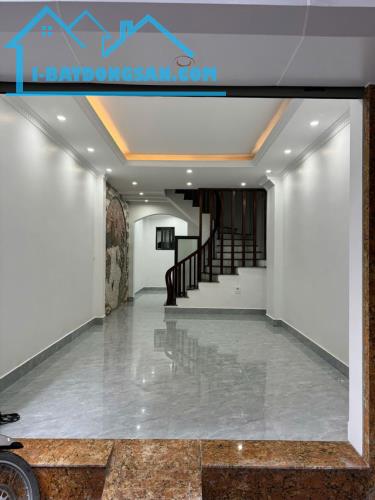 Bán Gấp Nhà Ô tô Đỗ Cửa Trần Thái Tông - Cầu Giấy- 40m2- 5 tầng – Giá chỉ 12.2tỷ. - 1