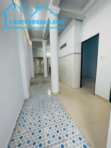 Hơn 5 tỷ - nhà Q12 , HXH đỗ cửa , Ngang gần 5m  , Chủ tặng nội thất nhập  + Nhà riêng chủ - 2
