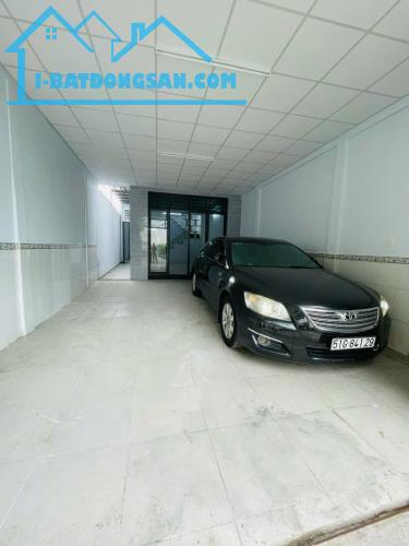 Hơn 5 tỷ - nhà Q12 , HXH đỗ cửa , Ngang gần 5m  , Chủ tặng nội thất nhập  + Nhà riêng chủ - 3