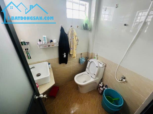 Nhà mới Bùi Đình Túy, P12, BT, 2 tầng , 2PN, 2WC đang kinh doanh, cho thuê tốt sổ hồng giá - 3