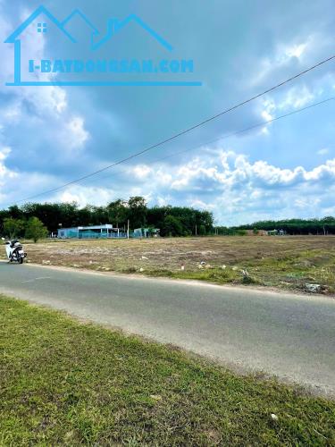 SANG GÓC 2MT 420M2 ĐẤT THỔ CƯ NGAY CHỢ ĐI VÀO 500M LÀ TỚI DÂN Ở ĐÔNG. GIÁ 280 TRIỆU