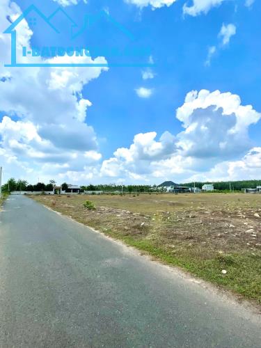 SANG GÓC 2MT 420M2 ĐẤT THỔ CƯ NGAY CHỢ ĐI VÀO 500M LÀ TỚI DÂN Ở ĐÔNG. GIÁ 280 TRIỆU - 1