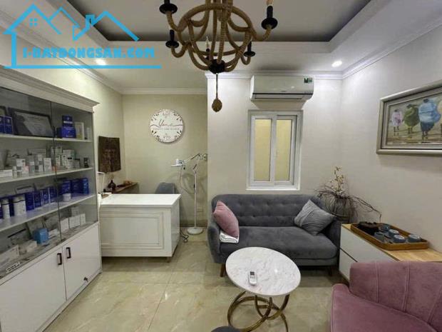 TÂY SƠN - LÔ GÓC - Ô TÔ VÀO NHÀ - GẦN PHỐ - 7 TẦNG THANG MÁY - 50M² NHỈNH 20 TỈ
