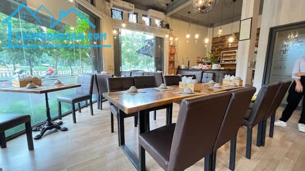 Cho thuê nhà góc 2 mặt tiền 810 Trường Sa, P14, Quận 3. Trệt, 3 lầu, DT 7x15 chỉ 80tr - 1
