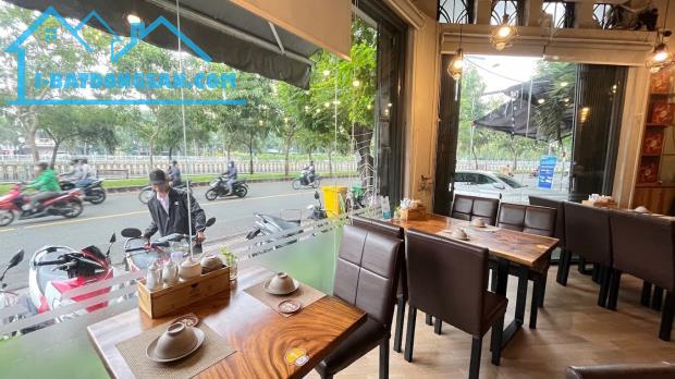 Cho thuê nhà góc 2 mặt tiền 810 Trường Sa, P14, Quận 3. Trệt, 3 lầu, DT 7x15 chỉ 80tr - 2
