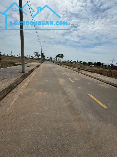CẦN TIỀN BÁN GẤP 100M2 ĐẤT ĐẤU GIÁ VUÔNG SẴN SỔ Ở TIỀN HẢI - 1
