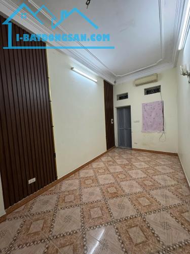 Cho thuê nhà ngõ Đê Tô Hoàng, 40m2, có gác xép 6.2 Triệu - 1