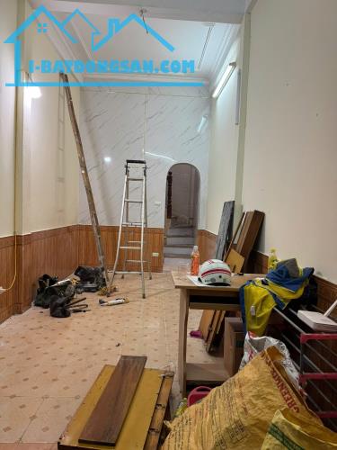 Cho thuê nhà ngõ Đê Tô Hoàng, 40m2, có gác xép 6.2 Triệu - 3