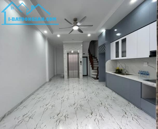 🍁NHÀ MỚI GIÁP BÁT 8,6 TỶ/33M2/6 TẦNG/ MT4,3M - THANG MÁY - NGÕ ĐẸP - TIỆN ÍCH BẠT NGÀN-