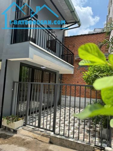 Bán gấp nhà 2 mặt hẻm Ông Ích Khiêm P.5 Quận 11