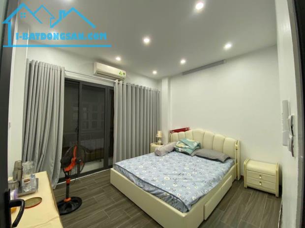 Bán nhà Phố Bạch Mai- Nhà dân tự xây- Full nội thất xịn- Ngõ rộng- Gần phố- Mặt tiền khủng