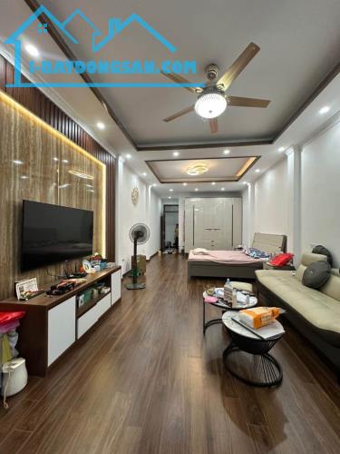 Phân Lô Mai Động- 70m2- Hơn chục tỏi- Nhà mới- 7 tầng Thang máy- Gara 7 chỗ- Full nội thất - 3