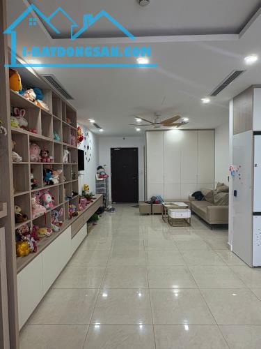 Bán căn hộ Chung Cư CT36B, View Hồ. 2 Ngủ mới đẹp, DT68m2. Giá 4.5 Tỷ