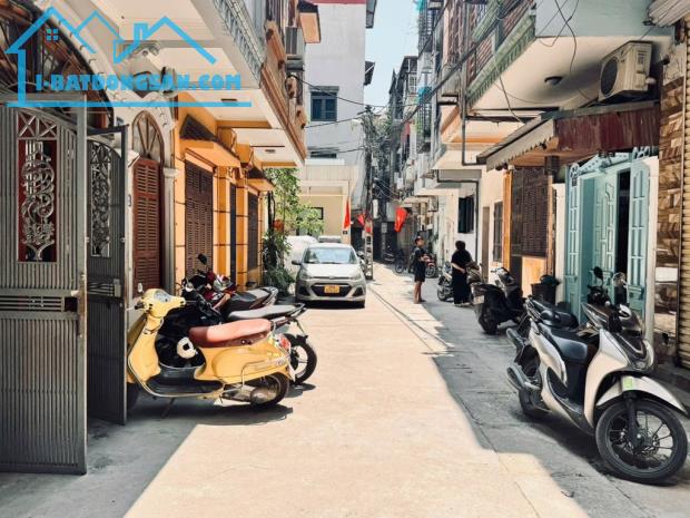 +chính chủ gửi bán nhà thanh bình mỗ lao hà đông , 30m lô góc, 4 tầng , oto đỗ cửa, giá 6,