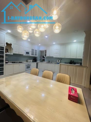 Bán Biệt Thự Mini 159 m2, 3 tầng, đường N10, P. Phú Hữu, Q.9, 159m², giá 23 tỷ - 2