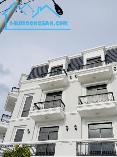 NHÀ PHỐ 4 TẦNG MẶT BIỂN SỔ ĐỎ SỞ HỮU LÂU DÀI NGAY BÌNH SƠN OCEAN PARK K2 - 4