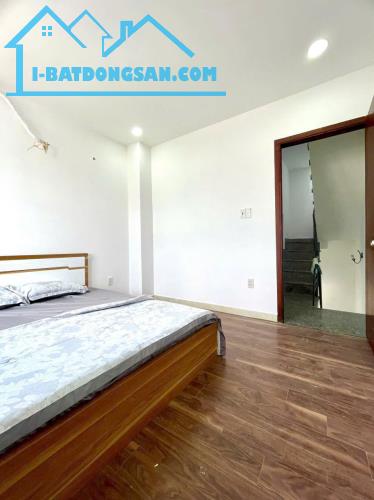 Bán Nhà Ngay Trường Nguyễn Văn Thệ 1 trệt 2 lầu 4PN-Đường 6m- DT 3,2x14m tặng full nội - 3