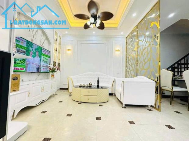 CUNG ĐIỆN BA ĐÌNH - HOÀNG HOA THÁM - NGÕ NÔNG GẦN PHỐ - NHÀ ĐẸP NĂM TẦNG - NỘI THẤT SANG X