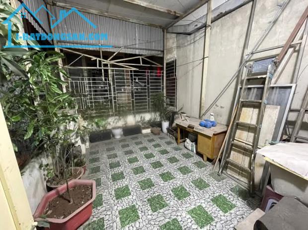 Cho thuê nhà ngõ phố Pháo Đài Láng Đống Đa 30m x 4 tầng, giá 10tr/tháng