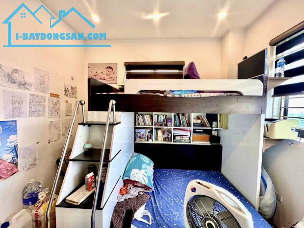 (LÔ GÓC) Bán chung cư B11C Nam Trung Yên 60m 2PN nhỉnh 4 tỷ slot oto siêu thoáng trung tâm
