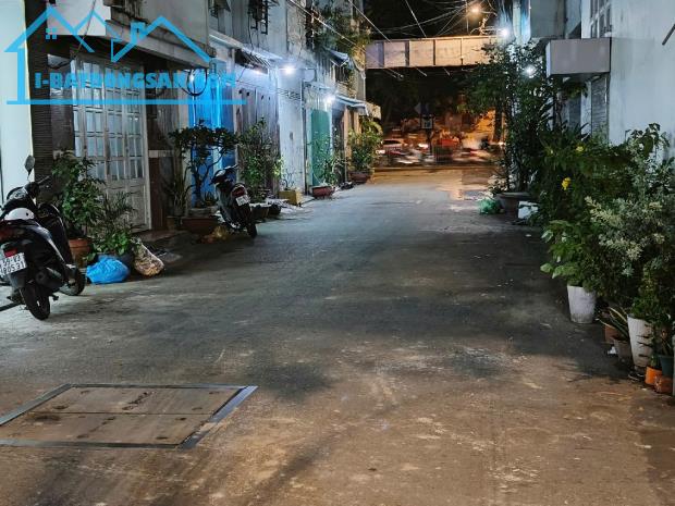 NHÀ KHU VIP HUỲNH VĂN BÁNH 4 TẦNG BTCT 52M2, GẦN MẶT TIỀN NGANG 4M, 4 PHÒNG NGỦ NHỈNH 8 TỶ