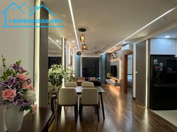 Bán căn hộ chung cư Nam Cường 234 Hoàng Quốc Việt – 2Pn + 2 Vs + 1 ban công.