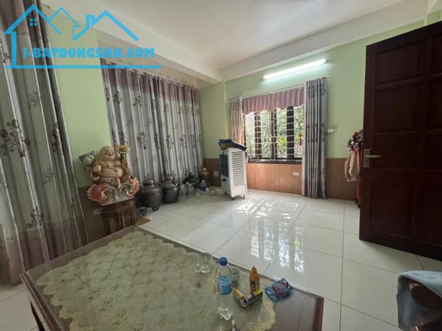 Bán nhà Tôn Thất Tùng 100m2, 4 tầng, lô góc, ô tô, kinh doanh, 30m ra phố, chỉ 23.5 tỷ. - 2
