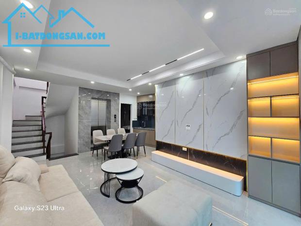 Duy nhất 1 căn Xuân La có thang máy gần ô tô 2p ra Hồ Tây 40m*6T đủ nội thất mới ở luôn