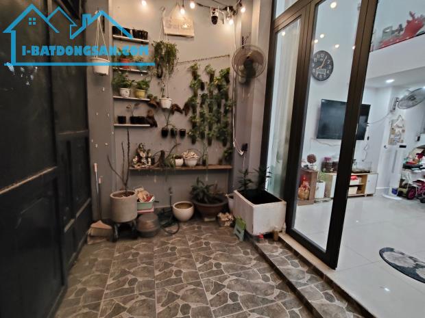 Nhà mới đẹp 3 tầng đường 3 Tháng Hai Quận 10, 4x12m chỉ 7.9 tỷ