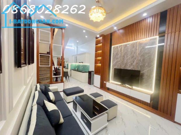 EM BÁN NHÀ THỤY KHUÊ - 30M- 5 TẦNG -  NHỈNH 7 TỶ