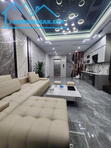 Nhà đẹp nội thất xịn đường ô tô tránh khu Quân Đội 918 Phúc Đồng DT 45m2 . Giá 16.38 tỷ - 1