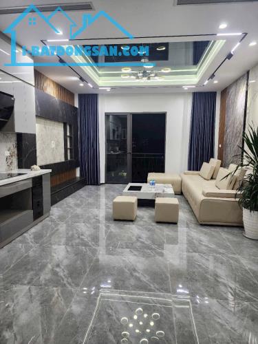 Nhà đẹp nội thất xịn đường ô tô tránh khu Quân Đội 918 Phúc Đồng DT 45m2 . Giá 16.38 tỷ - 2