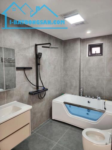 Nhà đẹp nội thất xịn đường ô tô tránh khu Quân Đội 918 Phúc Đồng DT 45m2 . Giá 16.38 tỷ - 4