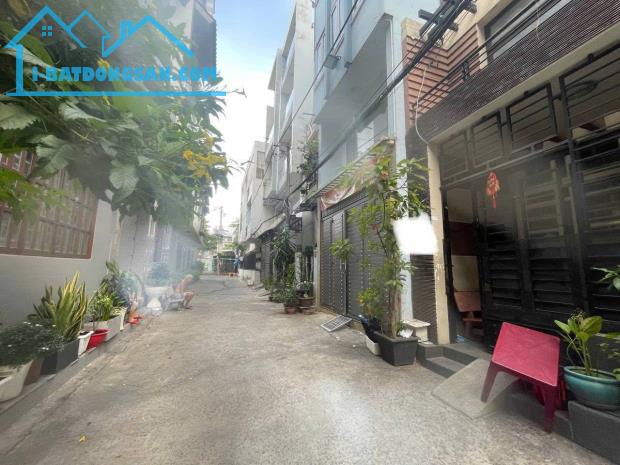 Bán nhà 57m2, Hẻm xe tải 6m Đường Huỳnh Thiện Lộc, Quận Tân Phú