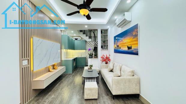 BÁN NHÀ ĐẸP NGUYỄN VĂN CỪ – 40M² NHỈNH 6 TỶ – Ô TÔ ĐỖ CỔNG ,10M Ô TÔ TRÁNH