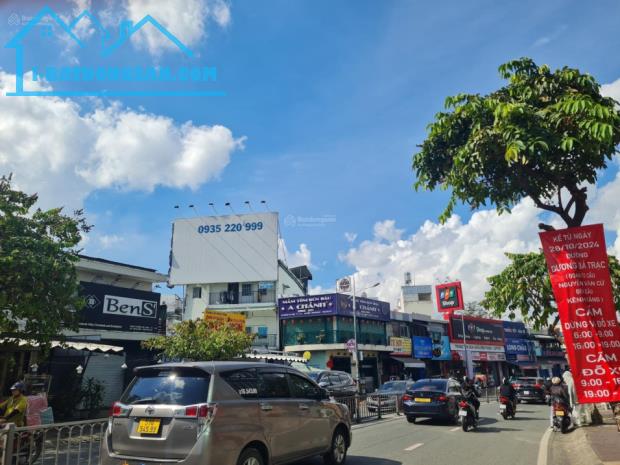 Bán nhà ngay Dương Bá Trạc - P. 2 - Quận 8 - ngang 4 x22 m, 4 tầng nhỉnh 10 tỷ