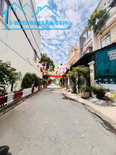 NHÀ KHU ĐỒNG BỘ CỰC ĐẸP ĐẼ VĂN MINH! ĐƯỜNG 8M Ô TÔ ĐẬU CỬA, GIÁP GÒ VẤP