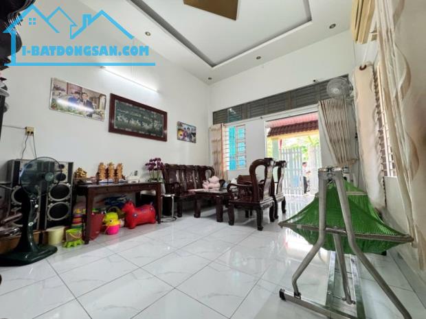 Bán nhà 130m², 2 tầng, 3PN, 2WC, Tân Phú, Thủ Đức - 4.4 tỷ