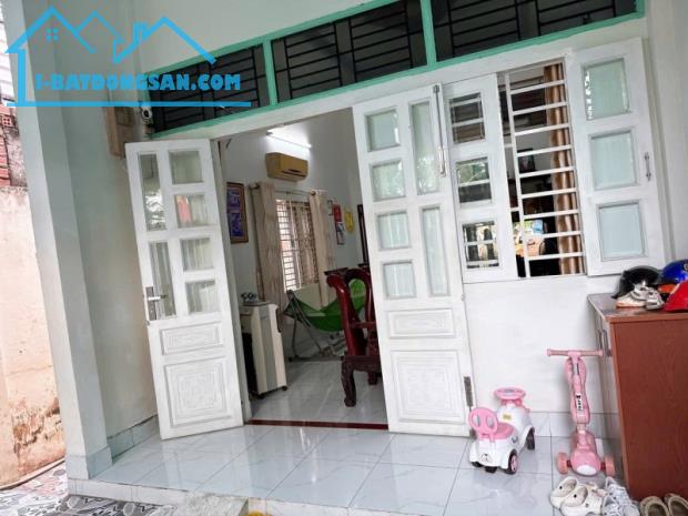 Bán nhà 130m², 2 tầng, 3PN, 2WC, Tân Phú, Thủ Đức - 4.4 tỷ - 2