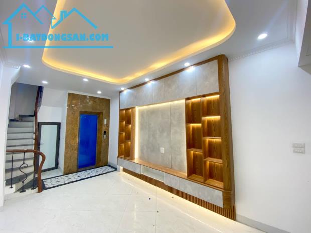 SIÊU PHẨM ĐỊNH CÔNG, 6 TẦNG THANG MÁY, MẶT PHỐ 3 BƯỚC CHÂN, 35M2, NHỈNH 8 TỶ.