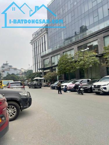 SIÊU PHẨM MỚI KÍNH COONG GIỮA LÒNG BA ĐÌNH – NGÕ THÔNG – 2 Ô TÔ TRÁNH – THANG MÁY XỊN –