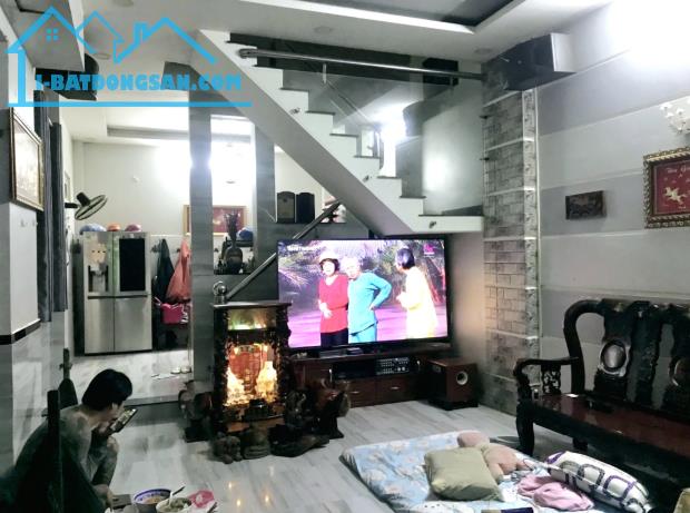 BÁN NHÀ 3 TẦNG MỚI ĐẸP – NGANG 6M NỞ HẬU 8.3M – CÓ GARA Ô TÔ – PHẠM VĂN ĐỒNG –  NHỈNH 6 TỶ - 3