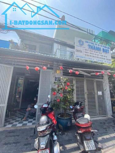 Bán nhà Mặt tiền tại Quận 7 - Diện tích: Chia thành 2 căn - Giá: 12 tỷ 900 triệu