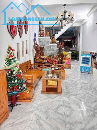 Bán nhà Mặt tiền tại Quận 7 - Diện tích: Chia thành 2 căn - Giá: 12 tỷ 900 triệu - 2