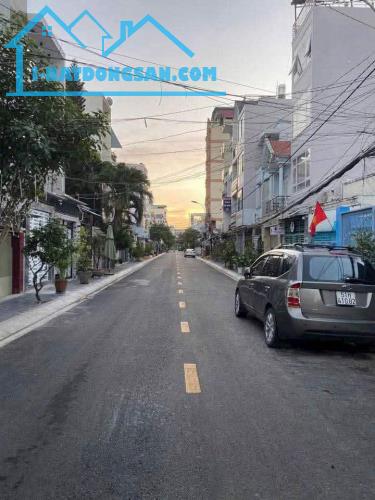Bán nhà Mặt tiền tại Quận 7 - Diện tích: Chia thành 2 căn - Giá: 12 tỷ 900 triệu - 3