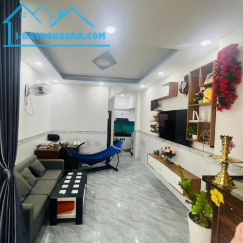Đường Nguyễn Duy Cung, Hẻm xe hơi, 3PN có PN dưới trệt, 56m2, Chỉ 4 Tỉ 099