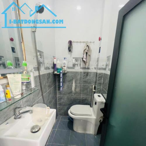 Đường Nguyễn Duy Cung, Hẻm xe hơi, 3PN có PN dưới trệt, 56m2, Chỉ 4 Tỉ 099 - 3