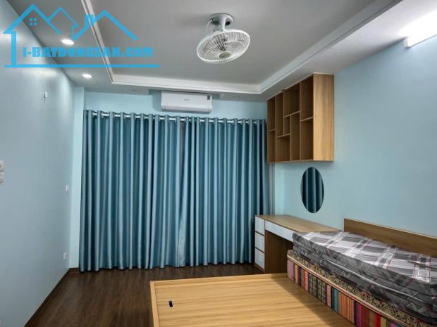 B.á.n nhà phố Bồ Đề 41m² – Thông Hồng Tiến – Ô tô đỗ cổng – Vị trí siêu đỉnh