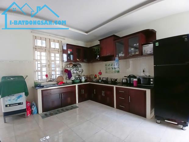 Bán nhà 2 Tầng MẶT TIỀN kinh doanh 139m2, gần chợ Dĩ An - 2