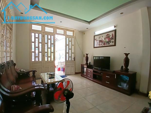 Bán nhà 2 Tầng MẶT TIỀN kinh doanh 139m2, gần chợ Dĩ An - 3